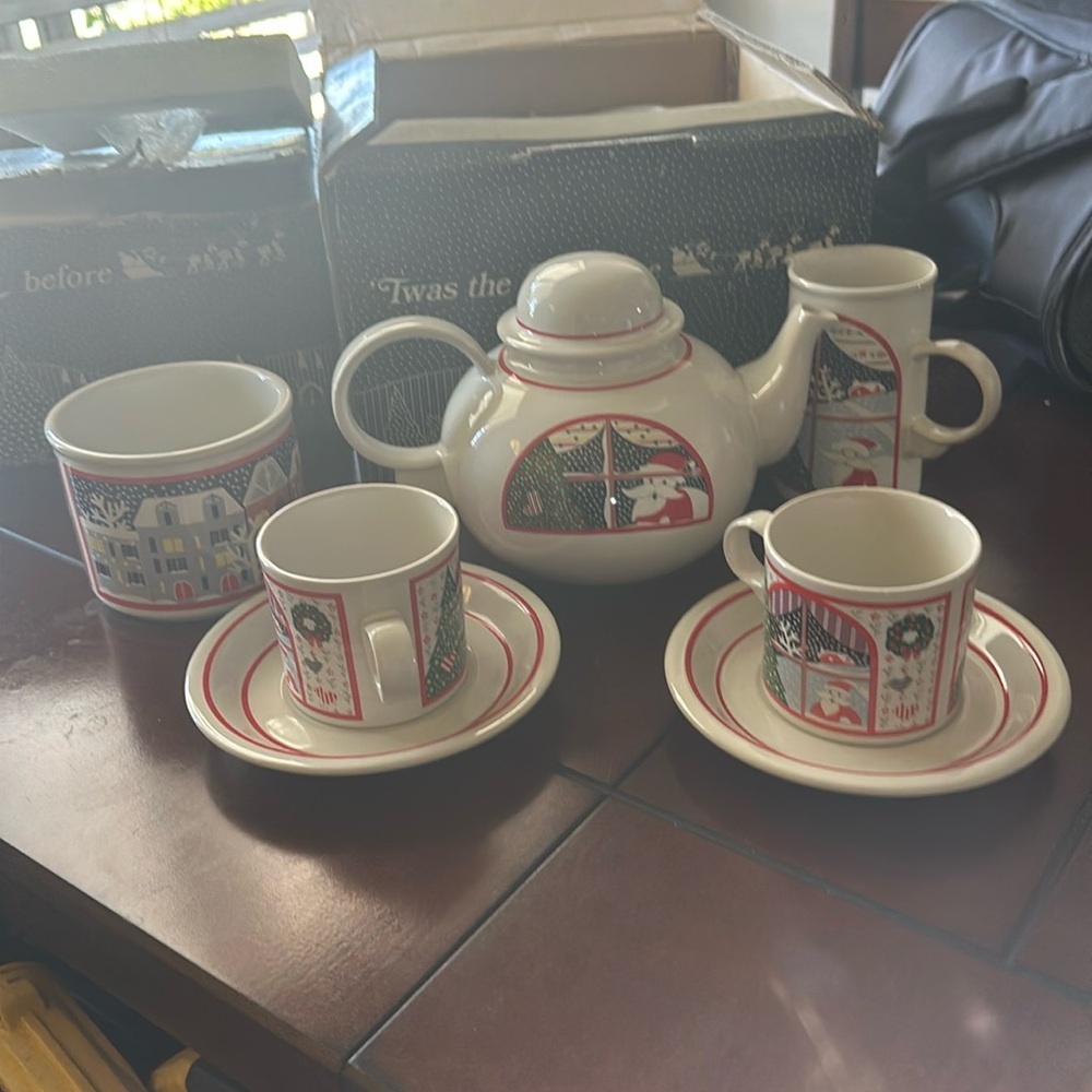 14 piece set teapot creamer. Cups and saucers